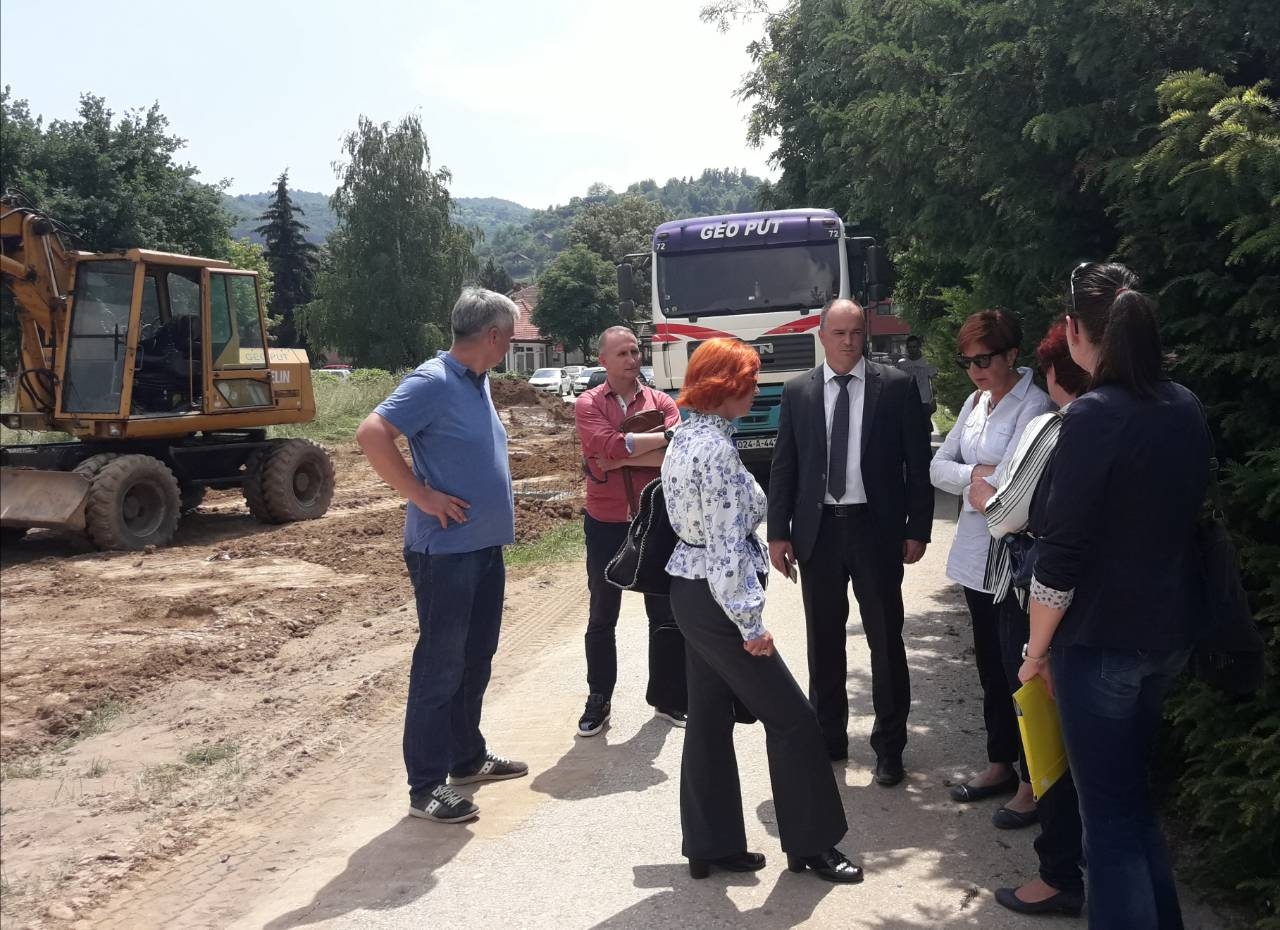 MINISTAR SMAJIĆ POSJETIO GRADILIŠTE U OPĆINI VSOKO „REKONSTRUKCIJA VODOVODNE I KANALIZACIONE MREŽE U ULICI MLADIH MUSLIMANA“