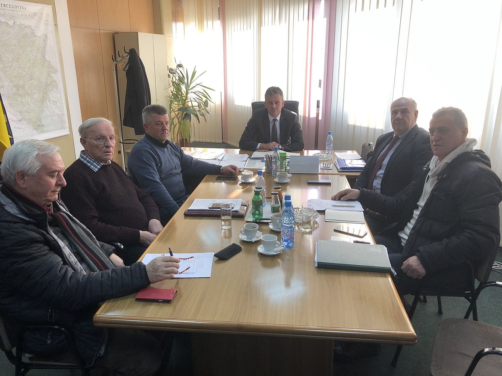 DOGOVORENE KOLIČINE I USLOVI ISPORUKE OGRJEVA ZA PENZIONERE