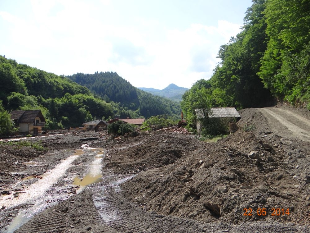 AUTOCESTE BiH „GRABE“ KA ŽELJEZNOM POLJU