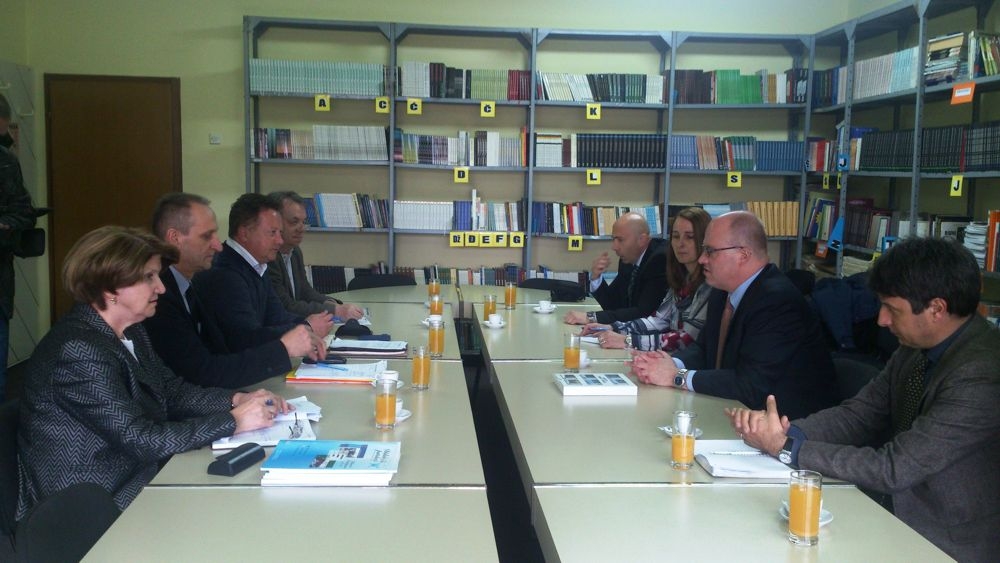 ŠEF MISIJE OSCE-a U BOSNI I HERCEGOVINI, AMBASADOR JONATHAN MOORE U POSJETI MINISTARSTVU ZA OBRAZOVANJE, NAUKU, KULTURU I SPORT ZENIČKO-DOBOJSKOG KANTONA