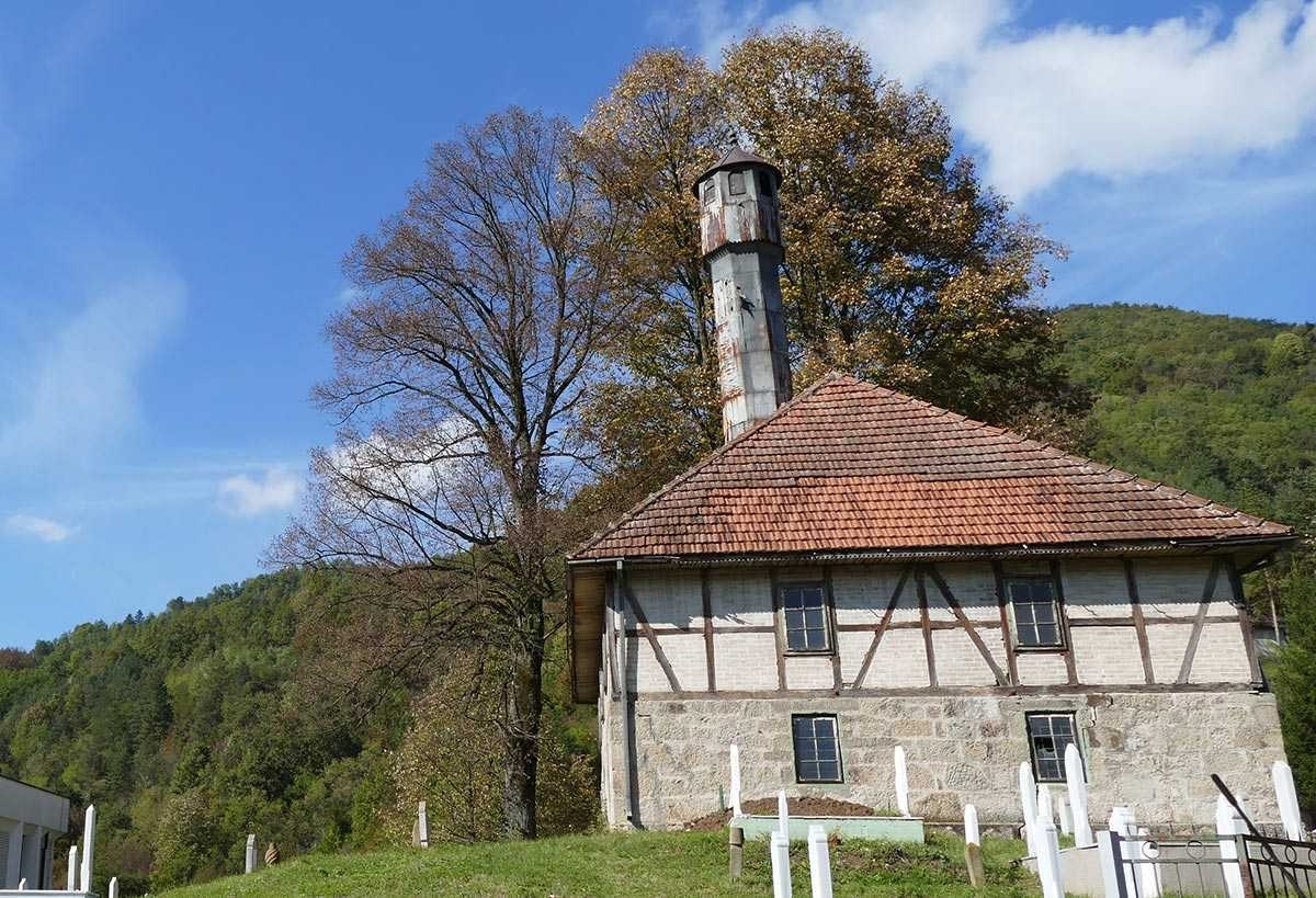 OBNOVU STARE DŽAMIJE U RUJNICI KOD ZAVIDOVIĆA VLADA ZDK PODRŽALA SA 25.000 KM