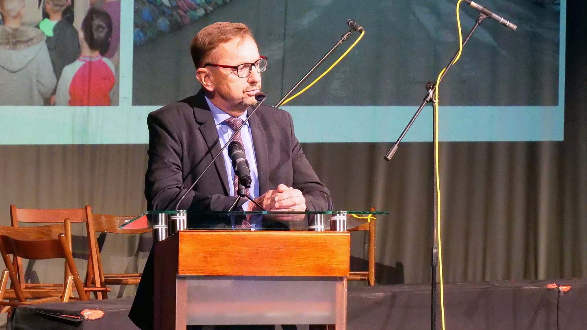 MINISTAR KOZLIĆ ČESTITAO SVJETSKI DAN UČITELJA