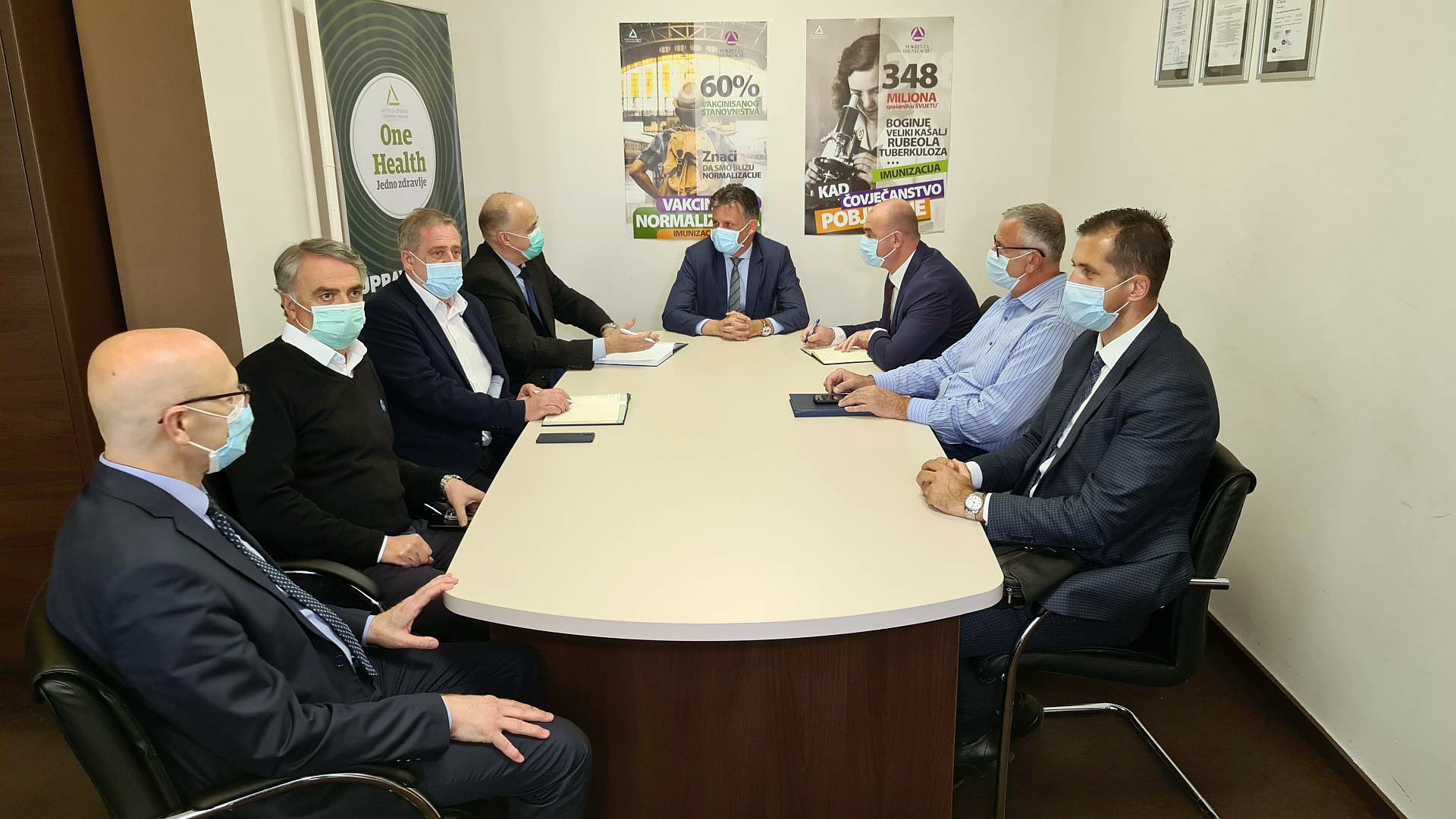 DELEGACIJA VLADE ZDK POSJETILA INZ: MEDIJSKI RADNICI OPRAVDANO MEĐU PRIORITETIMA ZA VAKCINU PROTIV KORONA VIRUSA