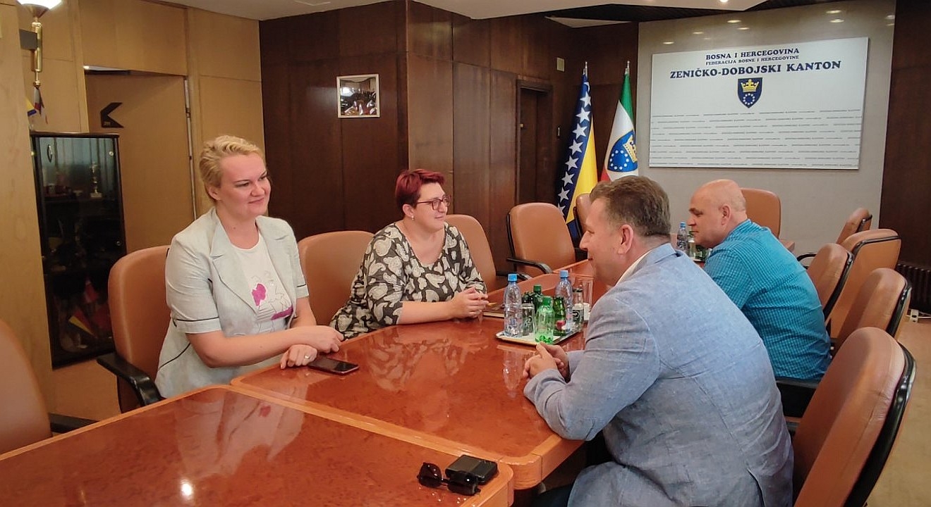 PREDSTAVNICI VLADE ZDK I SINDIKATA DOGOVORILI DA SE INTENZIVIRAJU RAZGOVORI O POBOLJŠANJU MATERIJALNOG POLOŽAJA PROSVJETNIH RADNIKA