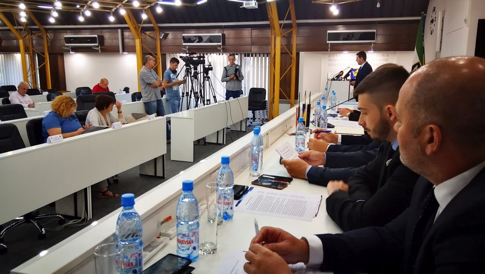 PRESS KONFERENCIJA POVODOM 100 DANA RADA VLADE: OPRAVDALI EPITET VLADE KONTINUITETA I POTVRDILI POSVEĆENOST IZGRADNJI BOLJEG AMBIJENTA U ZDK