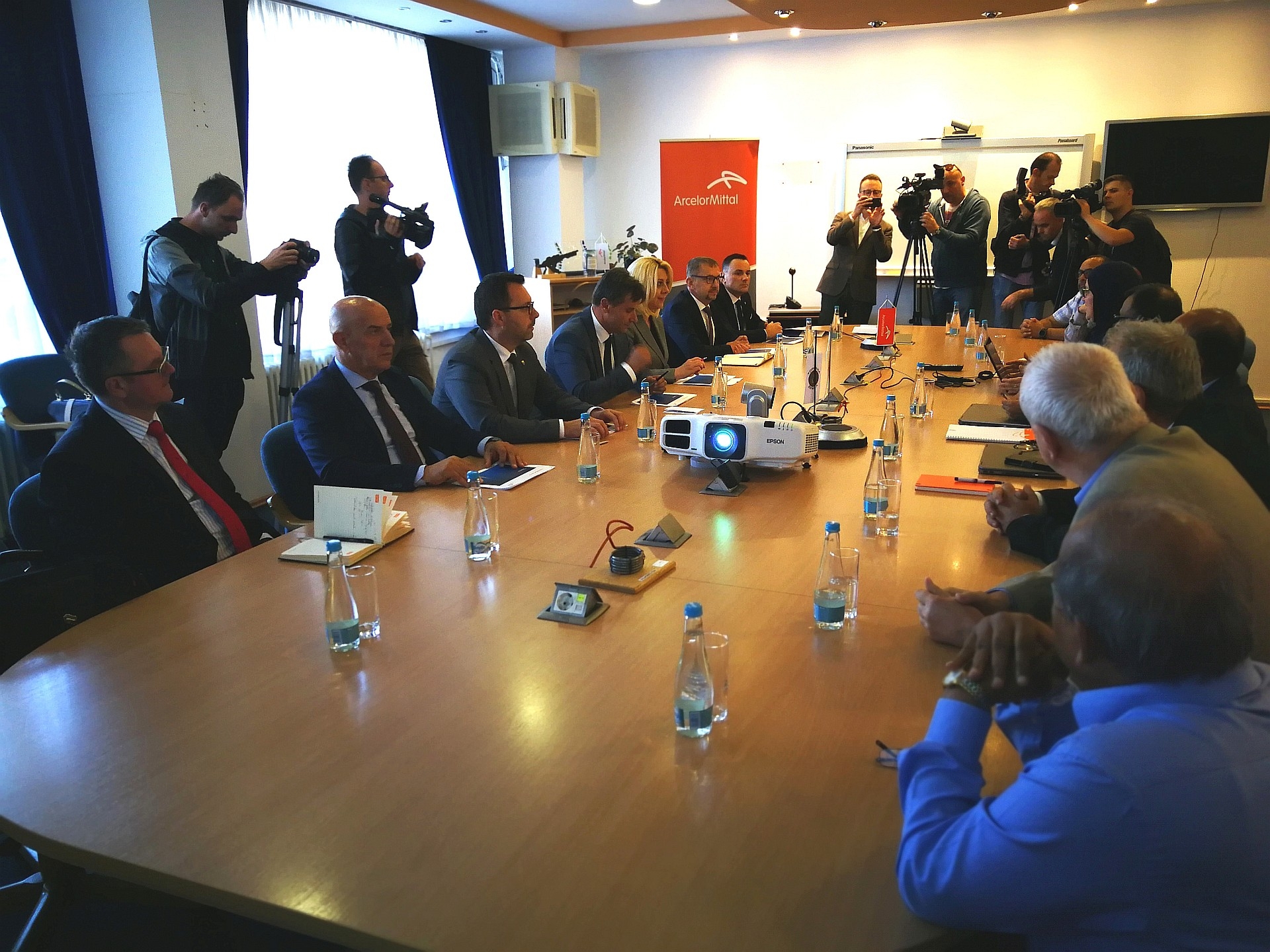 DELEGACIJA ZAKONODAVNE I IZVRŠNE VLASTI FBIH I ZDK POSJETILA ARCELORMITTAL ZENICA