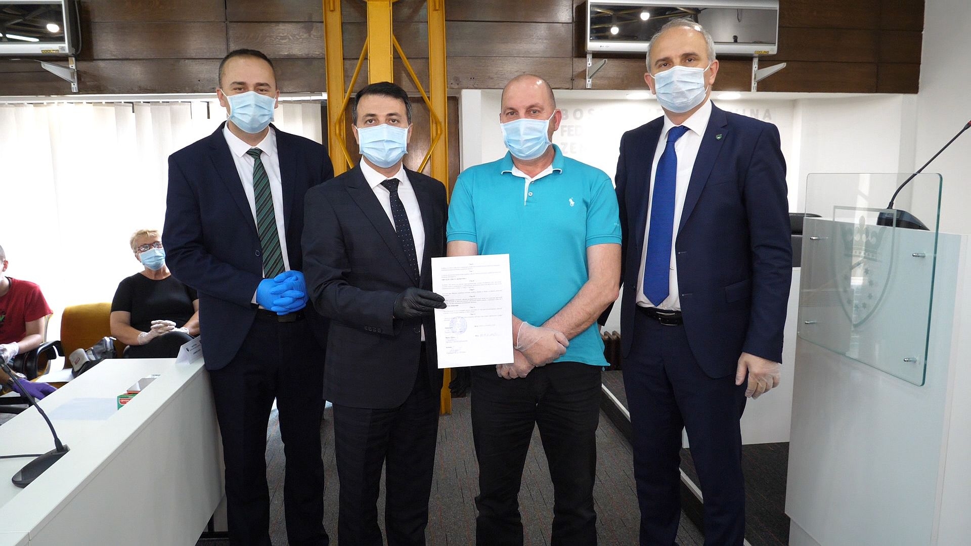 U VLADI ZDK POTPISANI UGOVORI O SAMOZAPOŠLJAVANJU I ZAPOŠLJAVANJU BIVŠIH BRANITELJA IZ TEŠNJA I MAGLAJA