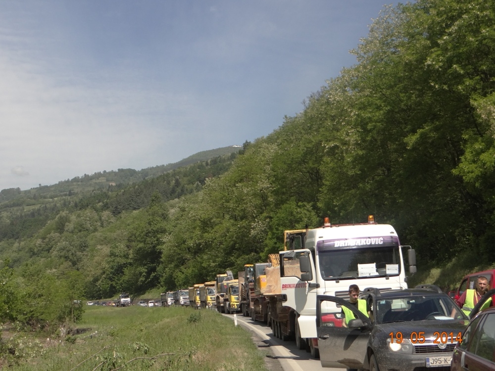 MEHANIZACIJA "NAPALA" PUTEVE OKO GOLUBINJE