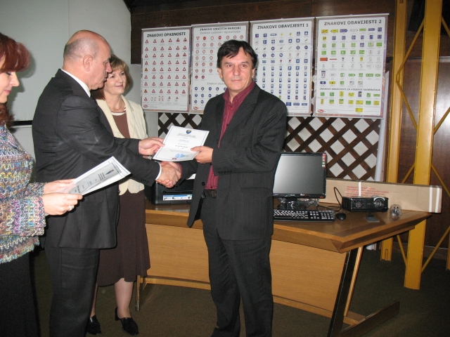 Donirana oprema srednjim školama