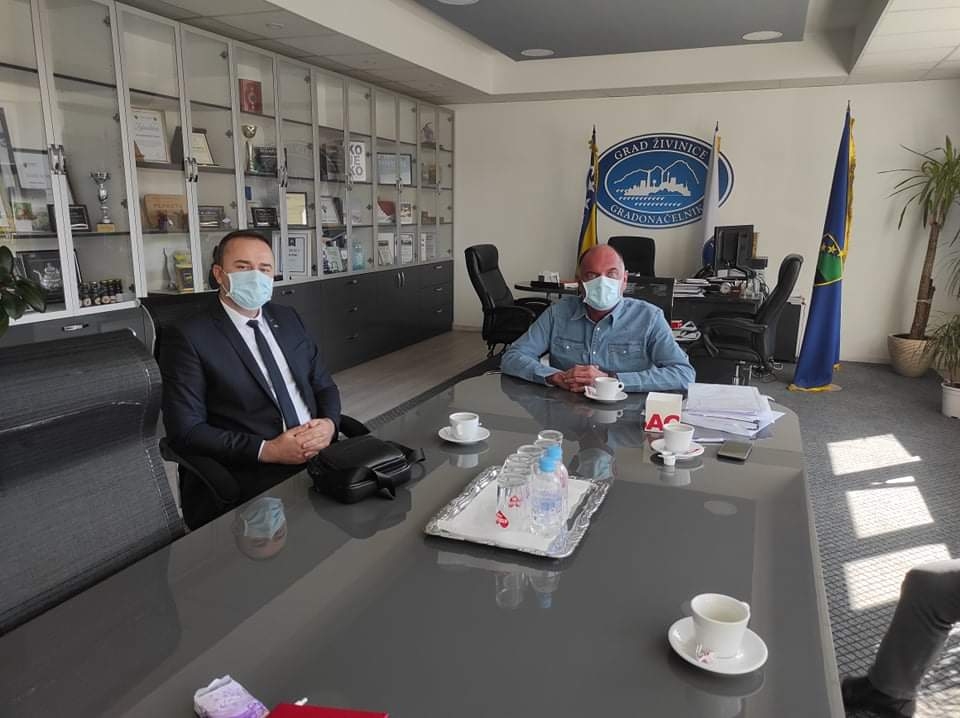 VLADA ZDK I GRAD ŽIVINICE GRADE SPOMEN-OBILJEŽJE ŽIVINIČKIM OSAMA U OLOVU