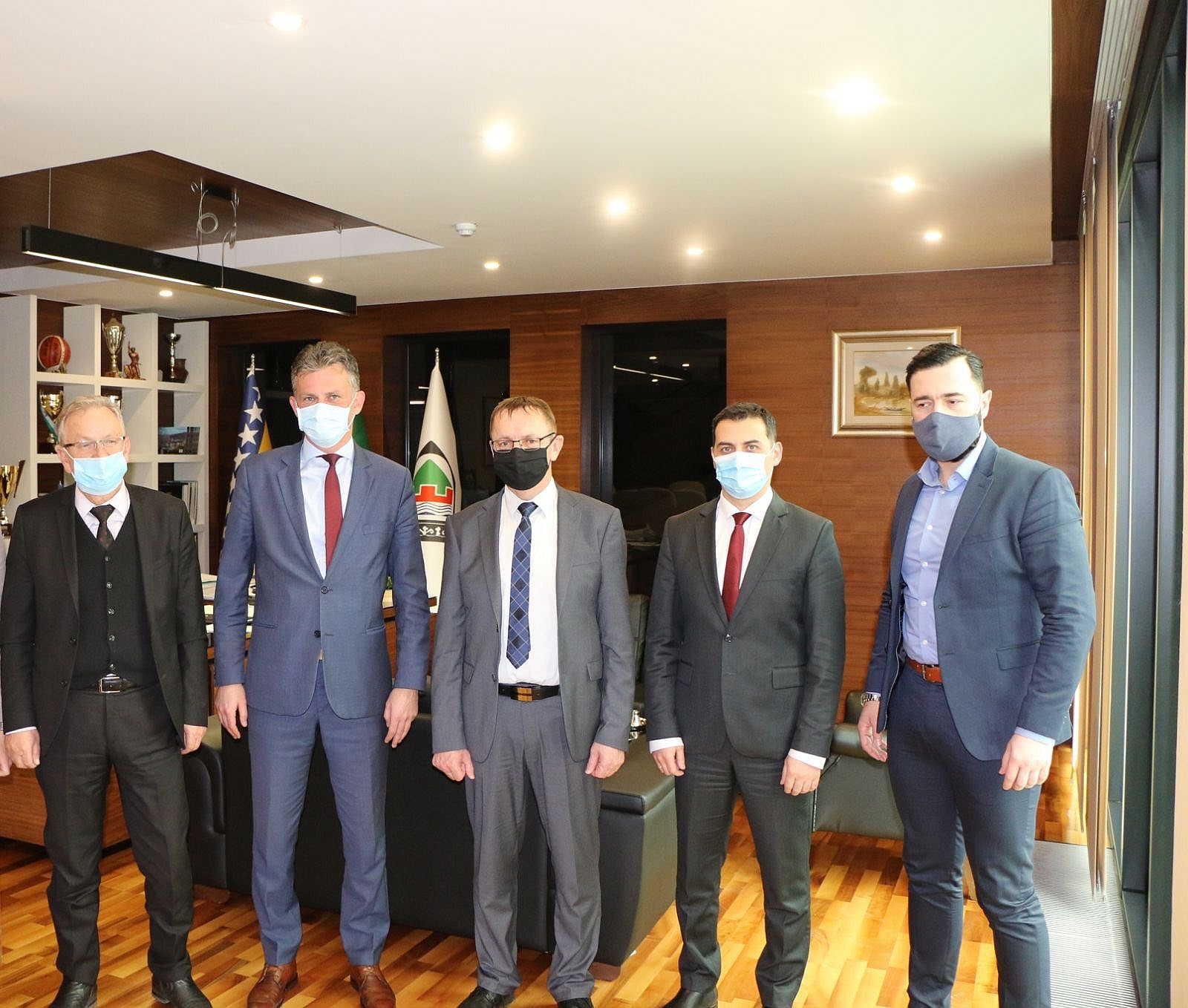 PREMIJER BAŠIĆ POSJETIO OPĆINU KAKANJ: JAČANJE SARADNJE SA LOKALNIM ZAJEDNICAMA PRIORITET VLADE ZDK