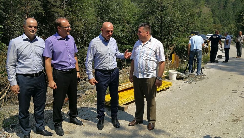 DELEGACIJA VLADE ZDK OBIŠLA GRADILIŠTA INFRASTRUKTURNIH OBJEKATA U OPĆINI MAGLAJ: NOVI MOSTOVI I POTPORNI ZIDOVI ZA KVALITETNIJI I SIGURNIJI ŽIVOT ŽITELJA