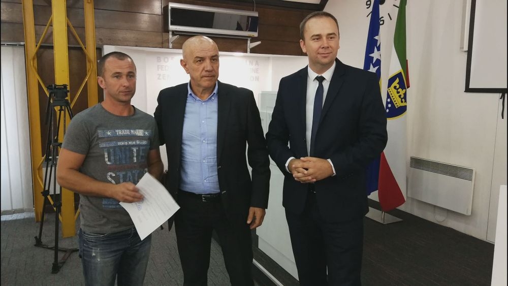 POTPISANI NOVI UGOVORI SA DEMOBILISANIM BORCIMA: ZA PODRŠKU SAMOZAPOŠLJAVANJU BORACA VLADA ZDK IZDVOJILA DODATNIH 91.000 KM