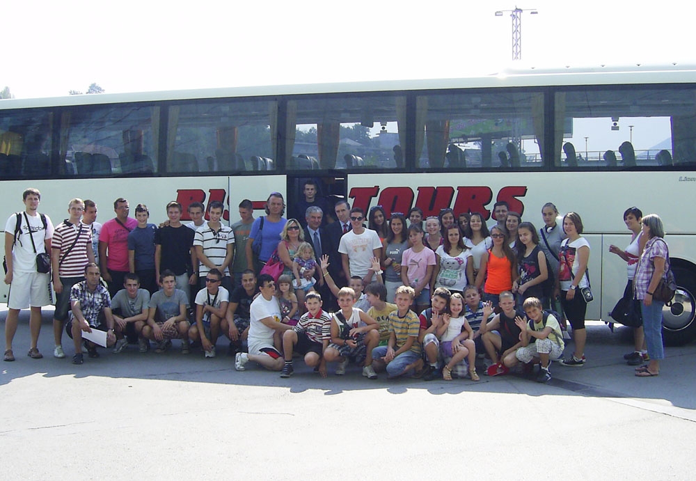 premijer Plevljak i ministar Trifunović na ispraćaju djece u Zenici