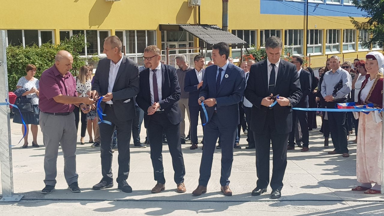 ULAGANJA VLADE ZDK U ŠKOLSKU INFRASTRUKTURU: ZAVIDOVIĆI DOBILI NOVI SPORTSKI POLIGON