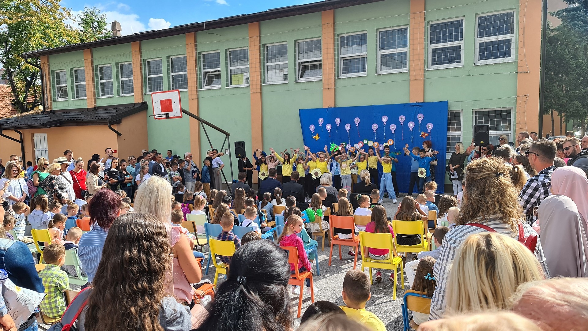 POČELA ŠKOLSKA GODINA ZA OKO 40.000 OSNOVACA I SREDNJOŠKOLACA U ZDK