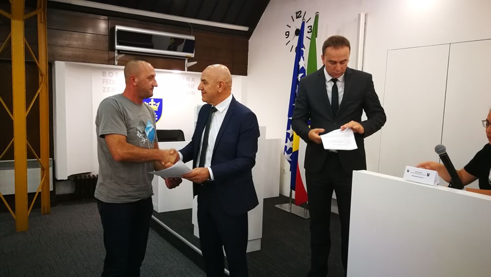 POTPISANI UGOVORI ZA ZAPOŠLJAVANJE I SAMOZAPOŠLJAVANJE BORAČKE POPULACIJE: DO SADA DIREKTNO ZAPOSLENO HILJADU LJUDI