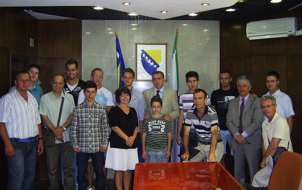 premijer Plevljak, ministar Trifunović, šef Ureda premijera sa zlatnim momcima i trenerima