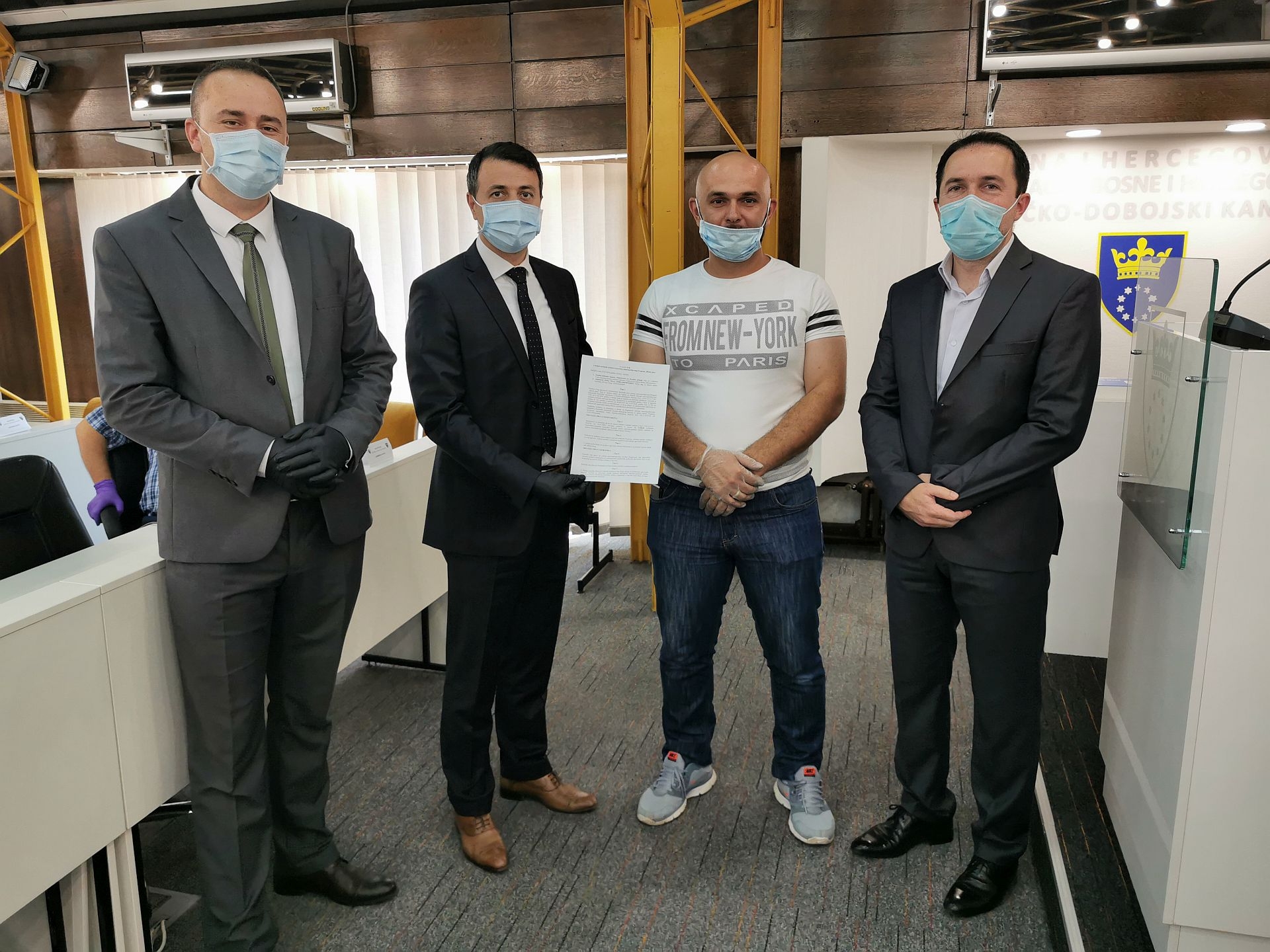 POTPISANI UGOVORI O ZAPOŠLJAVANJU I SAMOZAPOŠLJAVANJU BIVŠIH BRANITELJA IZ ZAVIDOVIĆA, ŽEPČA, USORE, DOBOJ JUGA I ZENICE