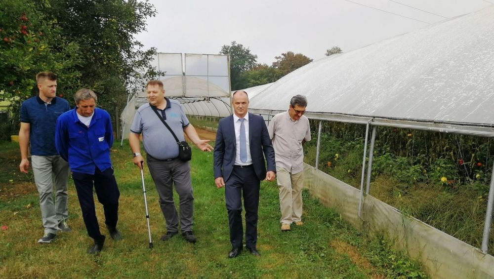 MINISTAR SMAJIĆ U POSJETI IMANJU PORODICE DINAR U MOŠTRAMA: ZA ČETIRI GODINE BROJ OBRTNIKA U PLASTENIČKOJ PROIZVODNJI UDVOSTRUČEN