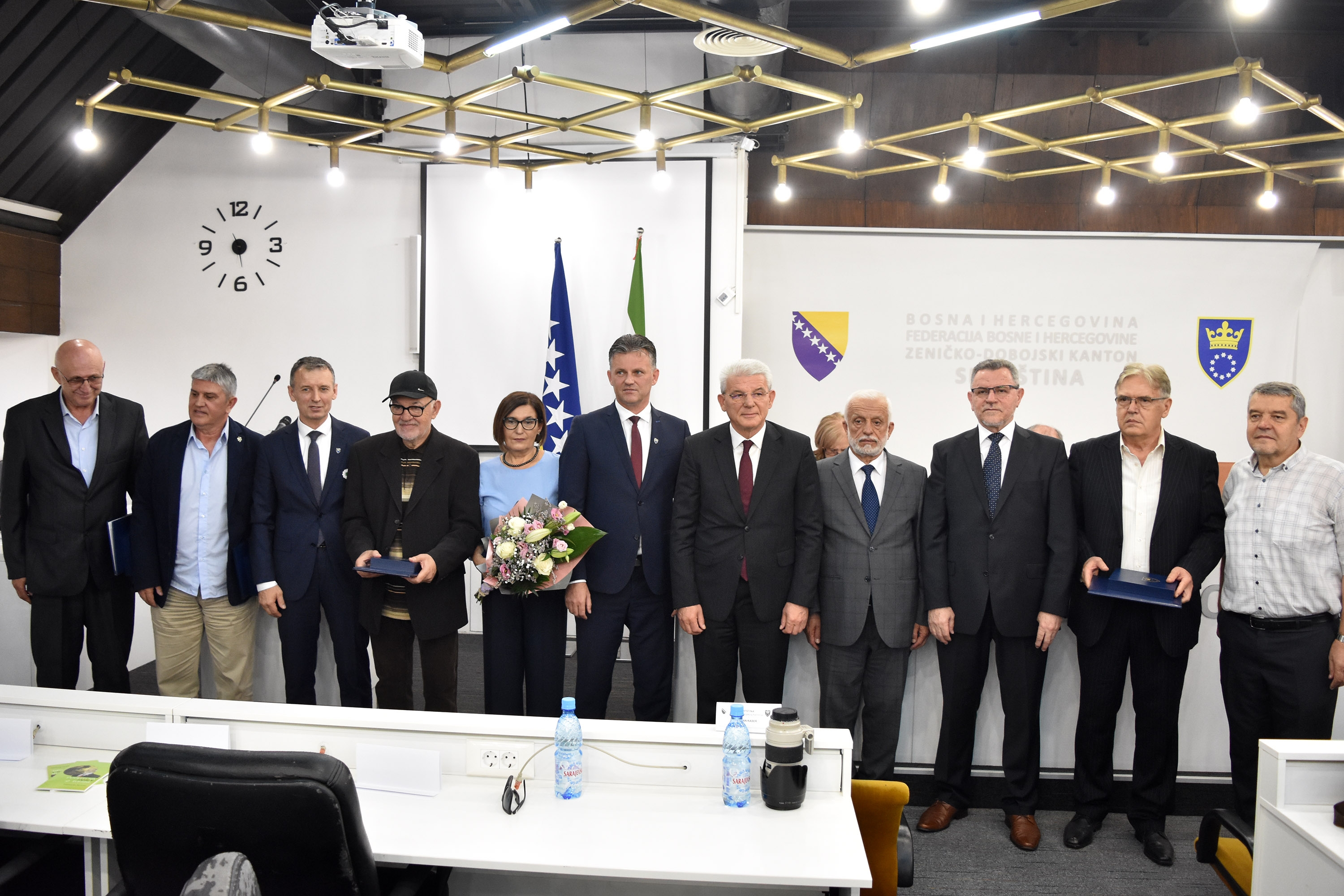 SVEČANO OBILJEŽEN DAN KANTONA: POČAST BRANITELJIMA, PRIJEM ZA BRANILAČKA UDRUŽENJA I SVEČANA SJEDNICA SKUPŠTINE ZDK