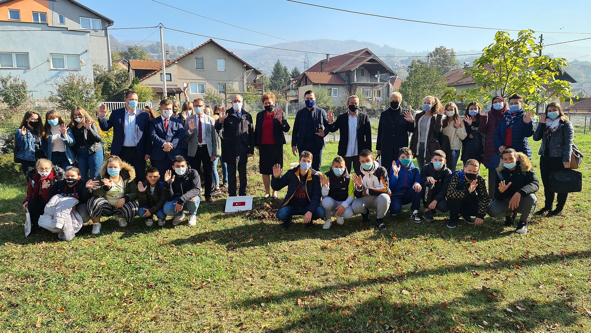 AMBASADOR KOČ POSJETIO OŠ ALIJA NAMETAK U PEHARAMA: VLADA ZDK I TURSKA AMBASADA ZAJEDNO RADE NA POBOLJŠANJU ŠKOLSKE INFRASTRUKTURE