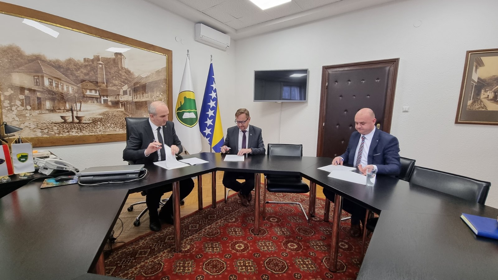 VLADA ZDK SUFINANSIRA IZGRADNJU ŠKOLE U MEDAKOVU I SEDAM VODNIH OBJEKATA U OPĆINI TEŠANJ