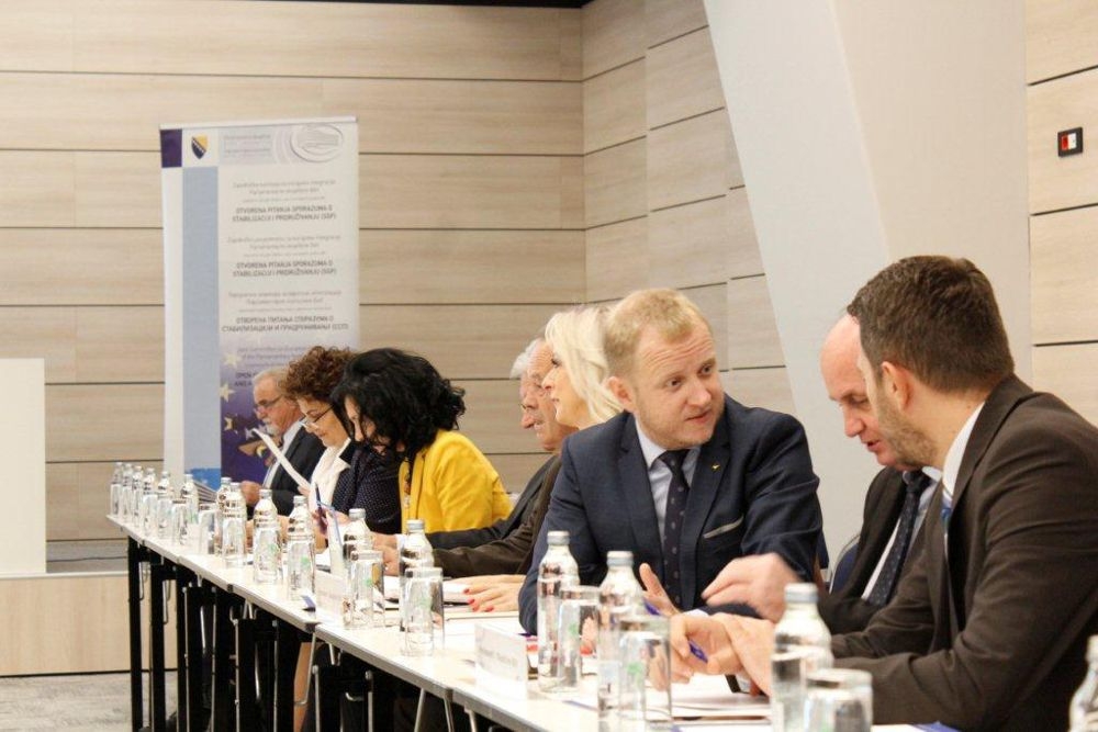 PREDSJEDAVAJUĆI DUVNJAK UČESTVOVAO NA OKRUGLOM STOLU O OTVORENIM PITANJIMA PRIMJENE SSP-A NA TEMU „INFORMACIONO DRUŠTVO I MEDIJI“