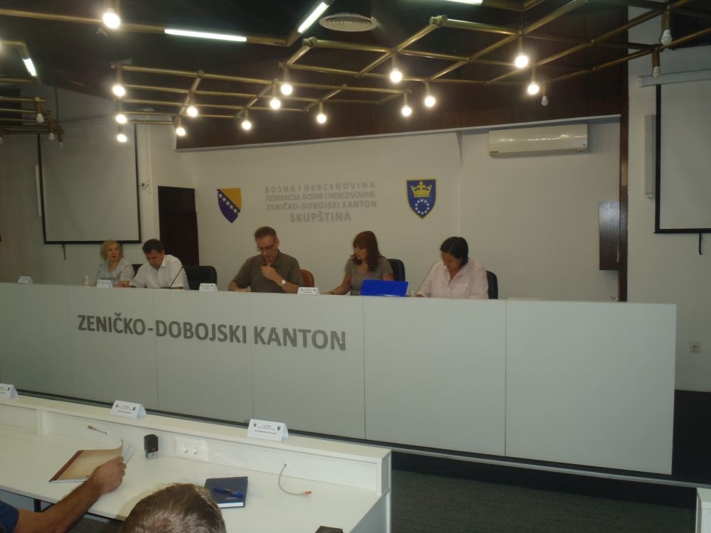 JAVNIM OTVARANJEM BLAGOVREMENO PRISTIGLE DOKUMENTACIJE PRIJEVOZNIKA ZAPOČEO POSTUPAK USKLAĐIVANJA REDOVA VOŽNJE ZA LINIJSKI PRIJEVOZ PUTNIKA NA KANTONALNIM AUTOBUSNIM LINIJAMA NA PODRUČJU ZENIČKO-DOBOJSKOG KANTONA ZA 2018/2021. GODINU