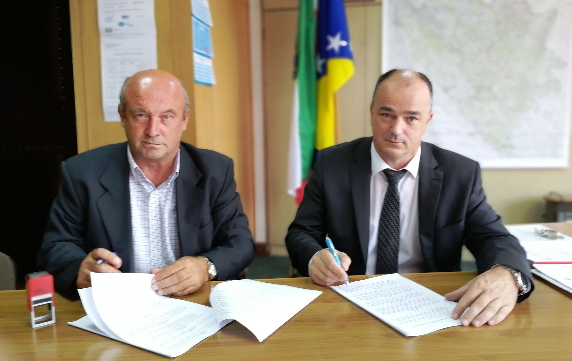 MINISTAR SMAJIĆ POTPISAO PET UGOVORA ZA PROJEKTE VODNE INFRASTRUKTURE U ZAVIDOVIĆIMA