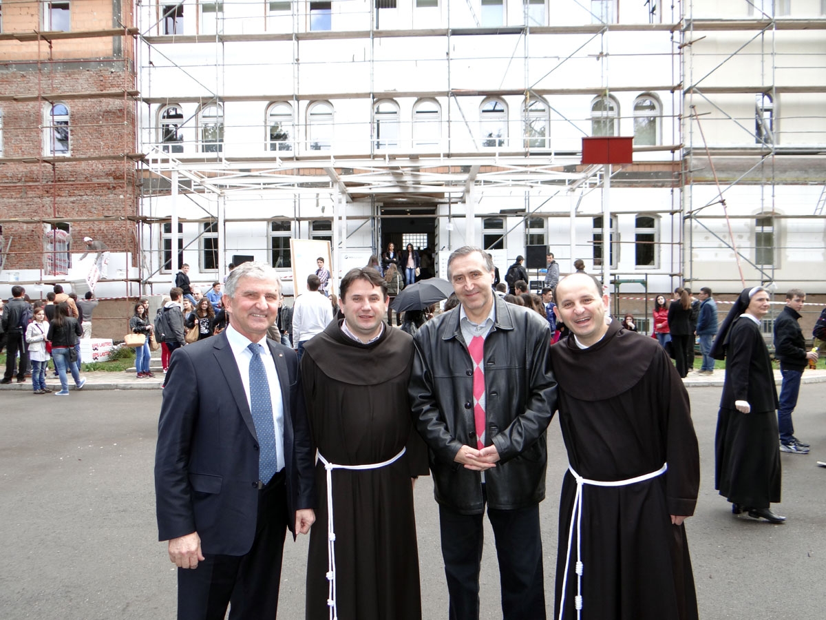 Premijer Fikret Plevljak i ministar Mirko Trifunović podržali srednjoškolce na Federalnom takmičenju iz matematike u Visokom