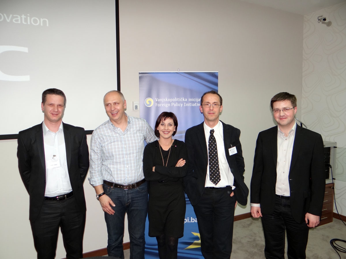 Haris Hrgić, Amer Kapetanović, dir. VPI Lejla Kablar, prof. Zlatko Šabić i Dženan Begović