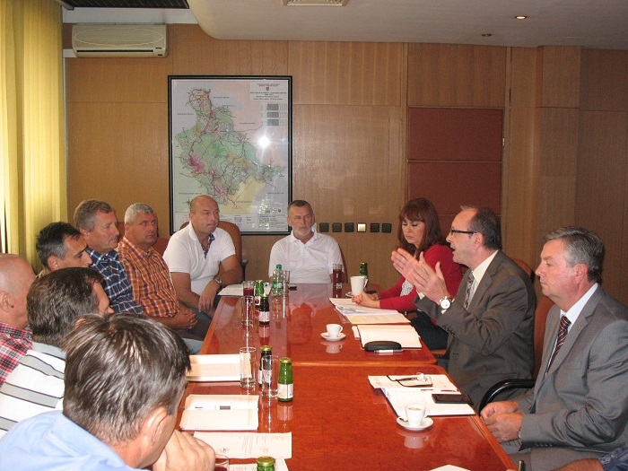 TAKSI PRIJEVOZNICI U VLADI