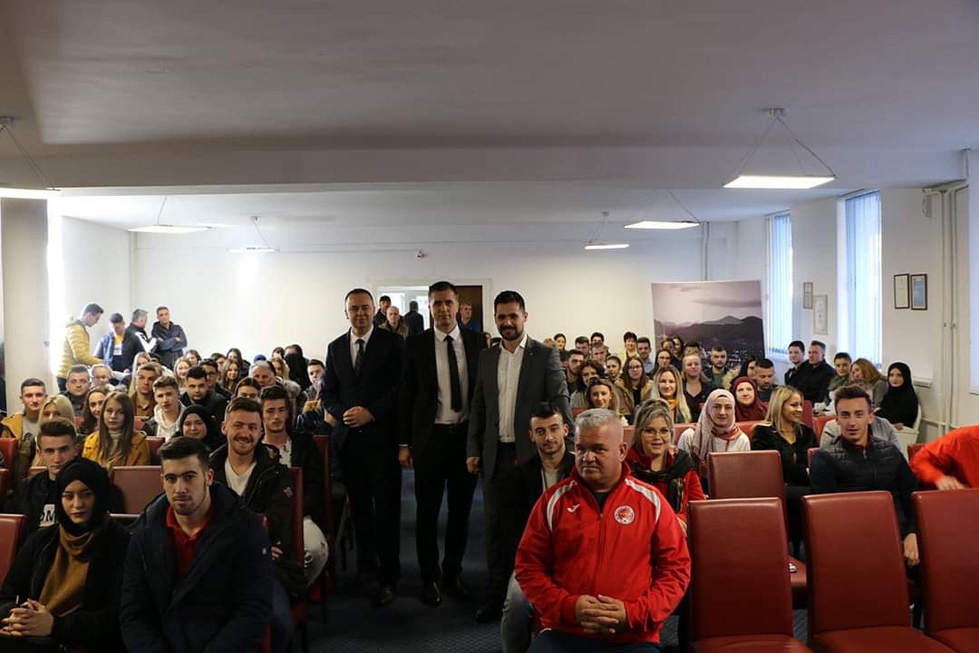 STUDENTIMA IZ KAKNJA URUČENA RJEŠENJA O DODJELI BORAČKIH STIPENDIJA