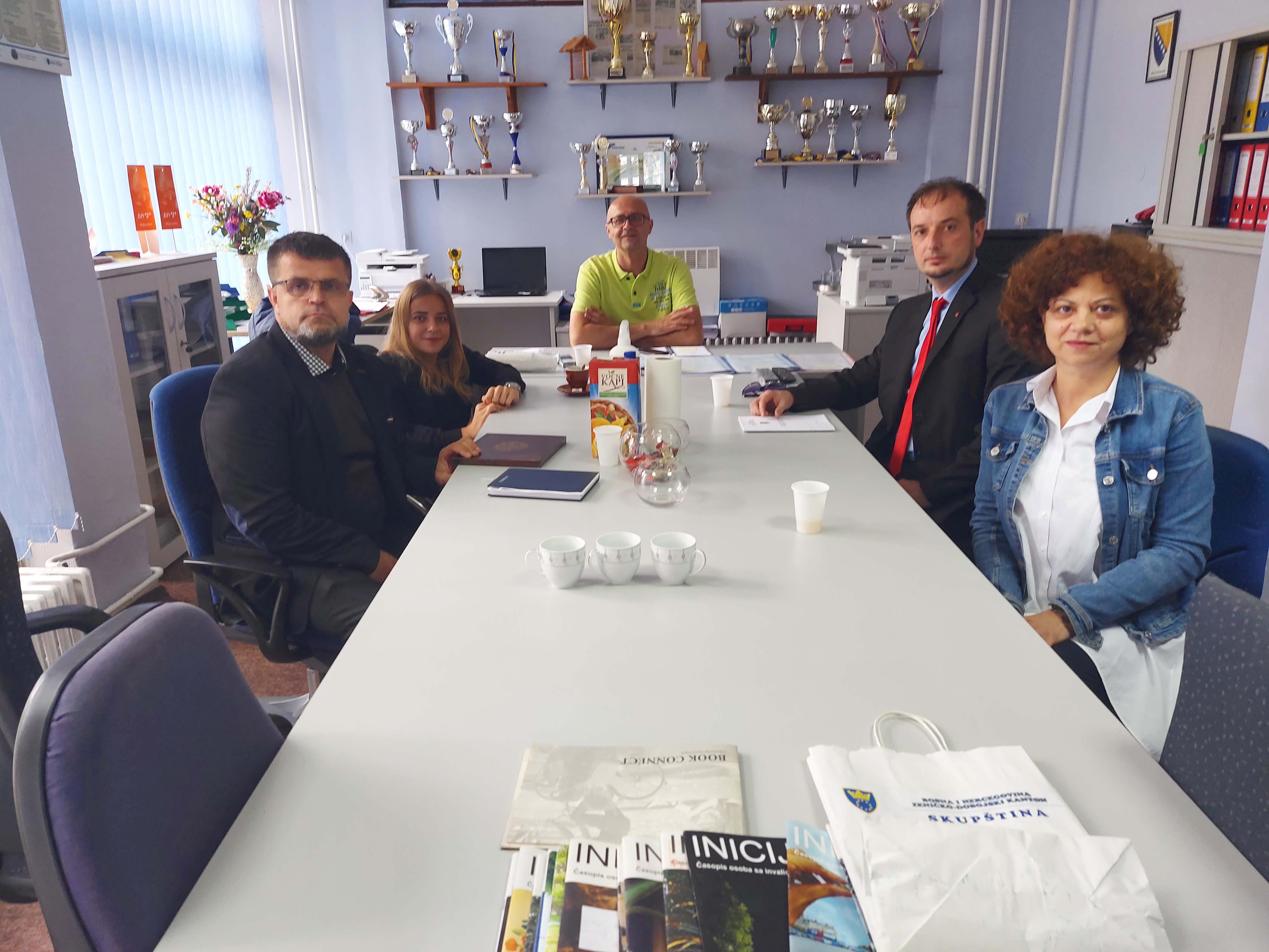 POVODOM DANA KANTONA REALIZOVANE POSJETE JAVNIM USTANOVAMA I NEVLADINIM ORGANIZACIJAMA