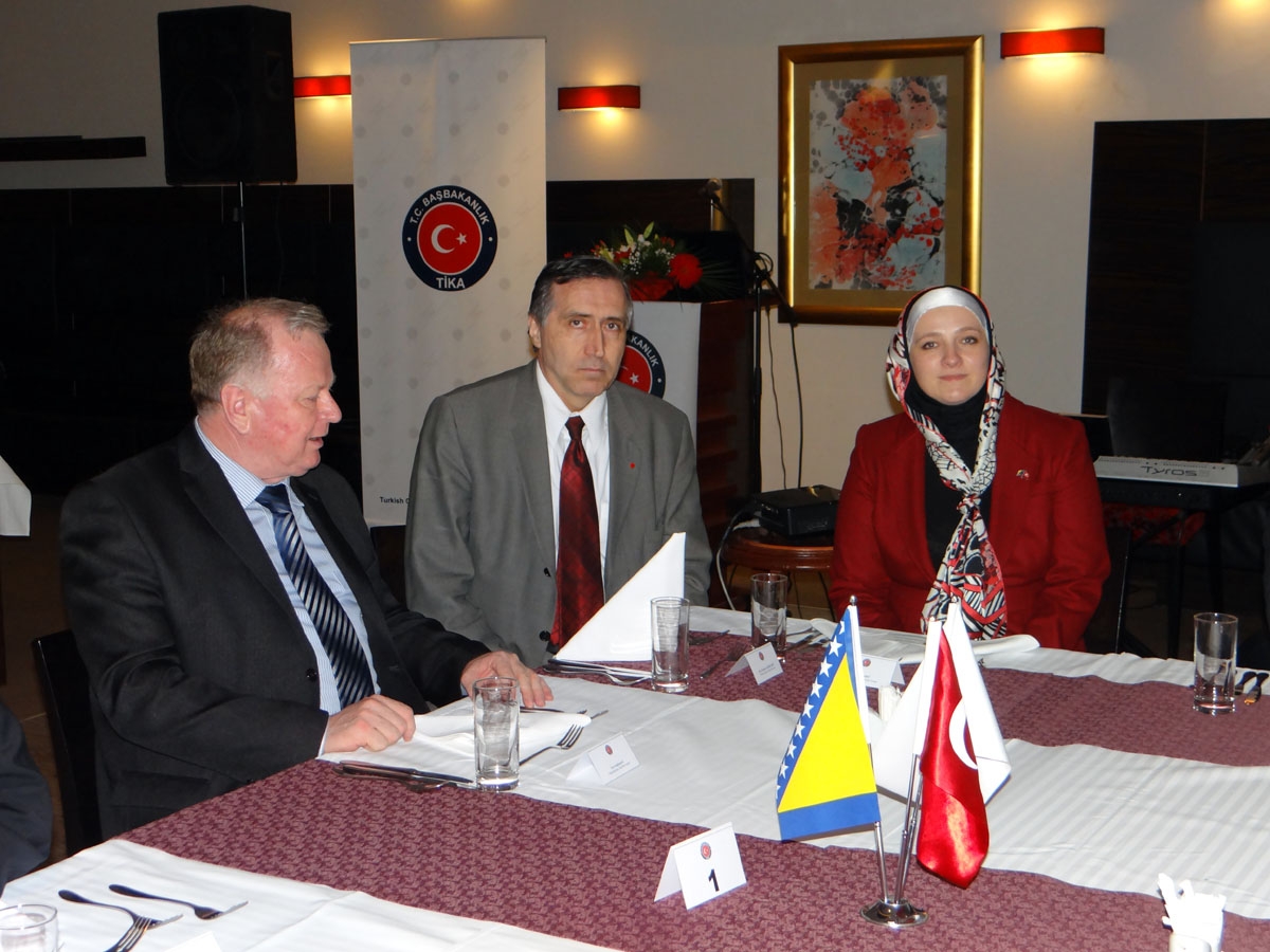 Potpredsjednik RS Enes Suljkanović, premijer ZDK Fikret Plevljak i načelnica Visokog Amra Babić